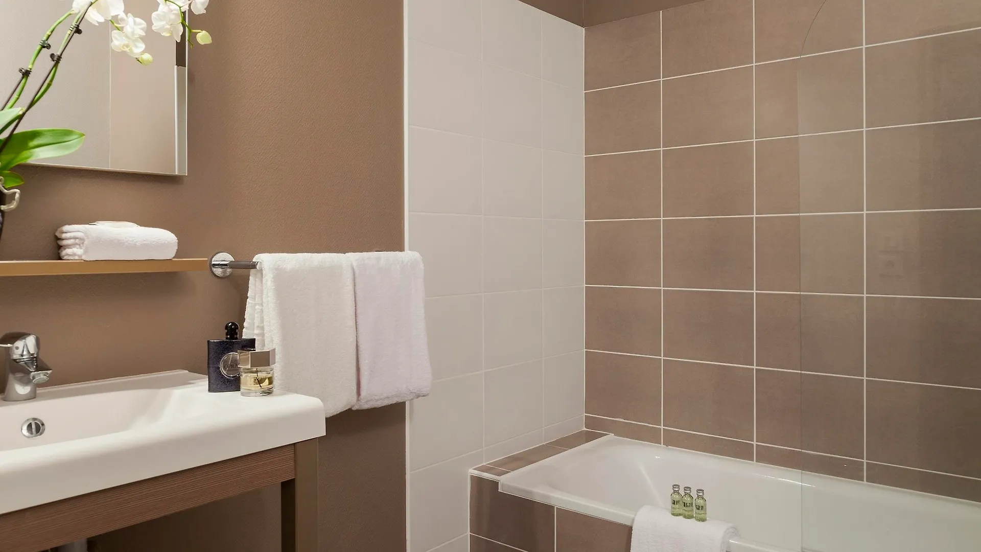 *** Hotel Neho Suites Porte De Geneve - Gare Annemasse France
