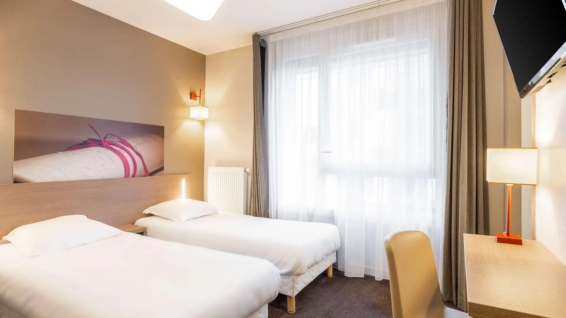 Neho Suites Porte De Geneve - Gare Annemasse Hotel